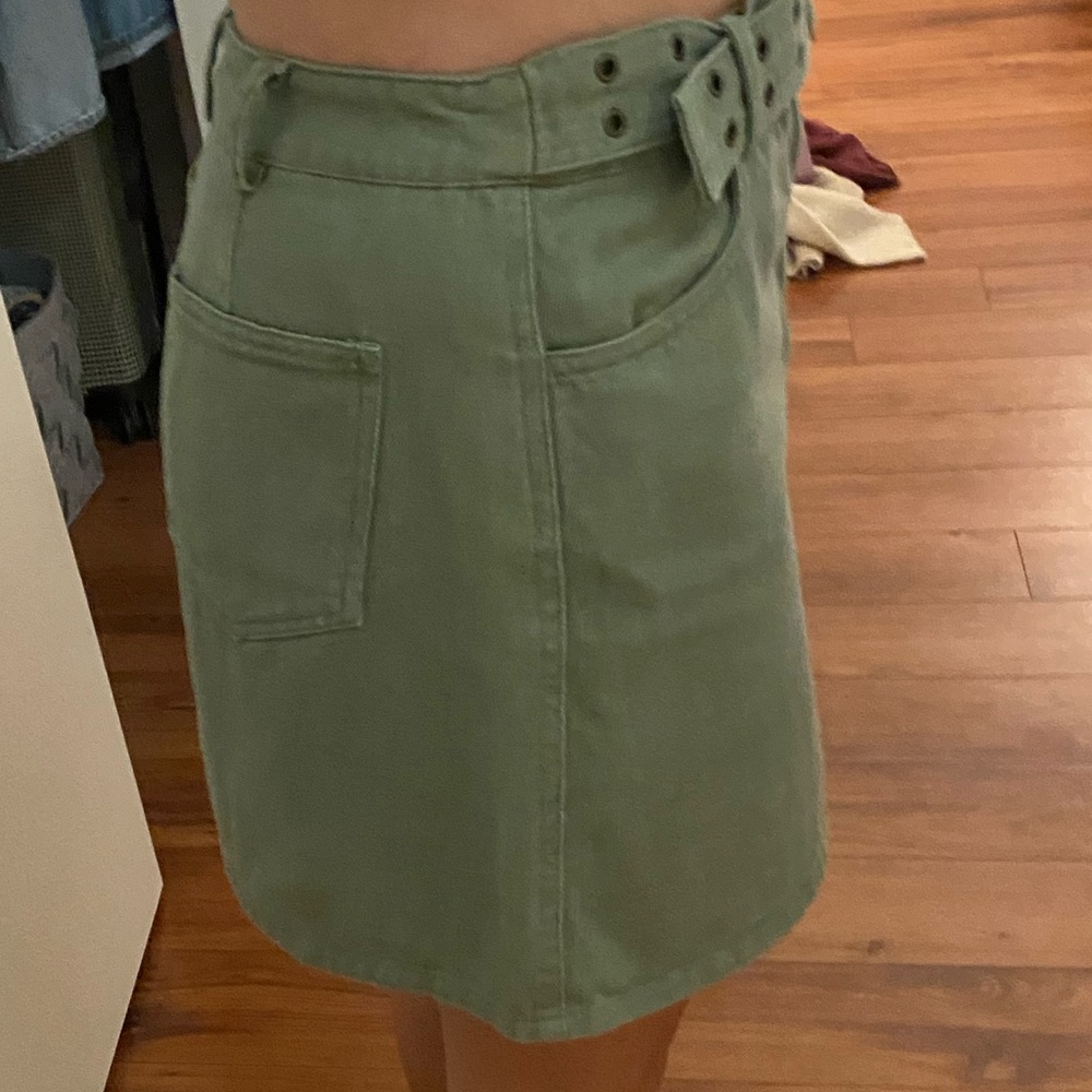 Forever 21 Green Skirt with Belt - Picture 2 of 6